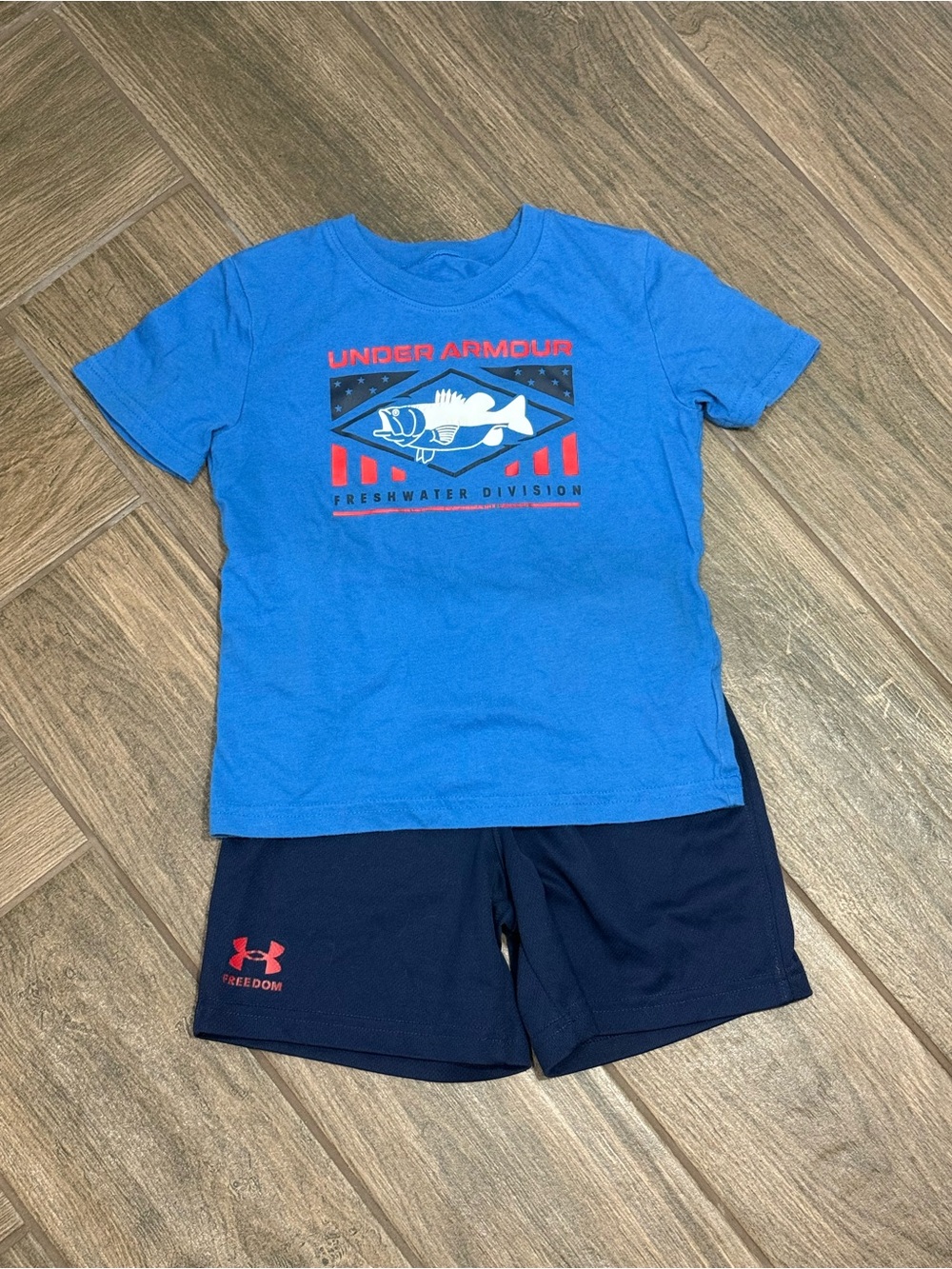 Under Armour Set: Blue Fish Graphic Tee with Navy Athletic Shorts Size 4T